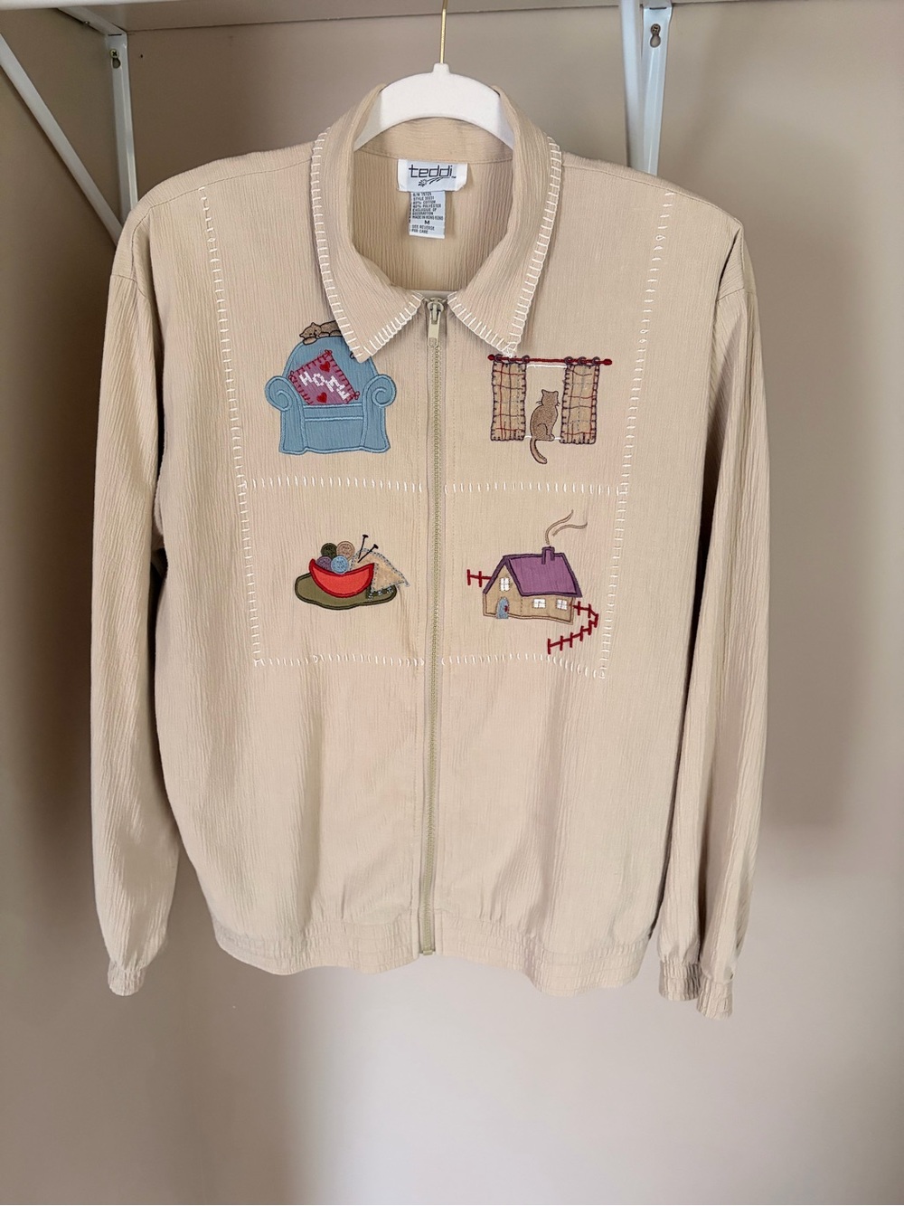 VintageTeddi Beige Zip-Front Appliqué Sweater Jacket with Multicolor Motifs